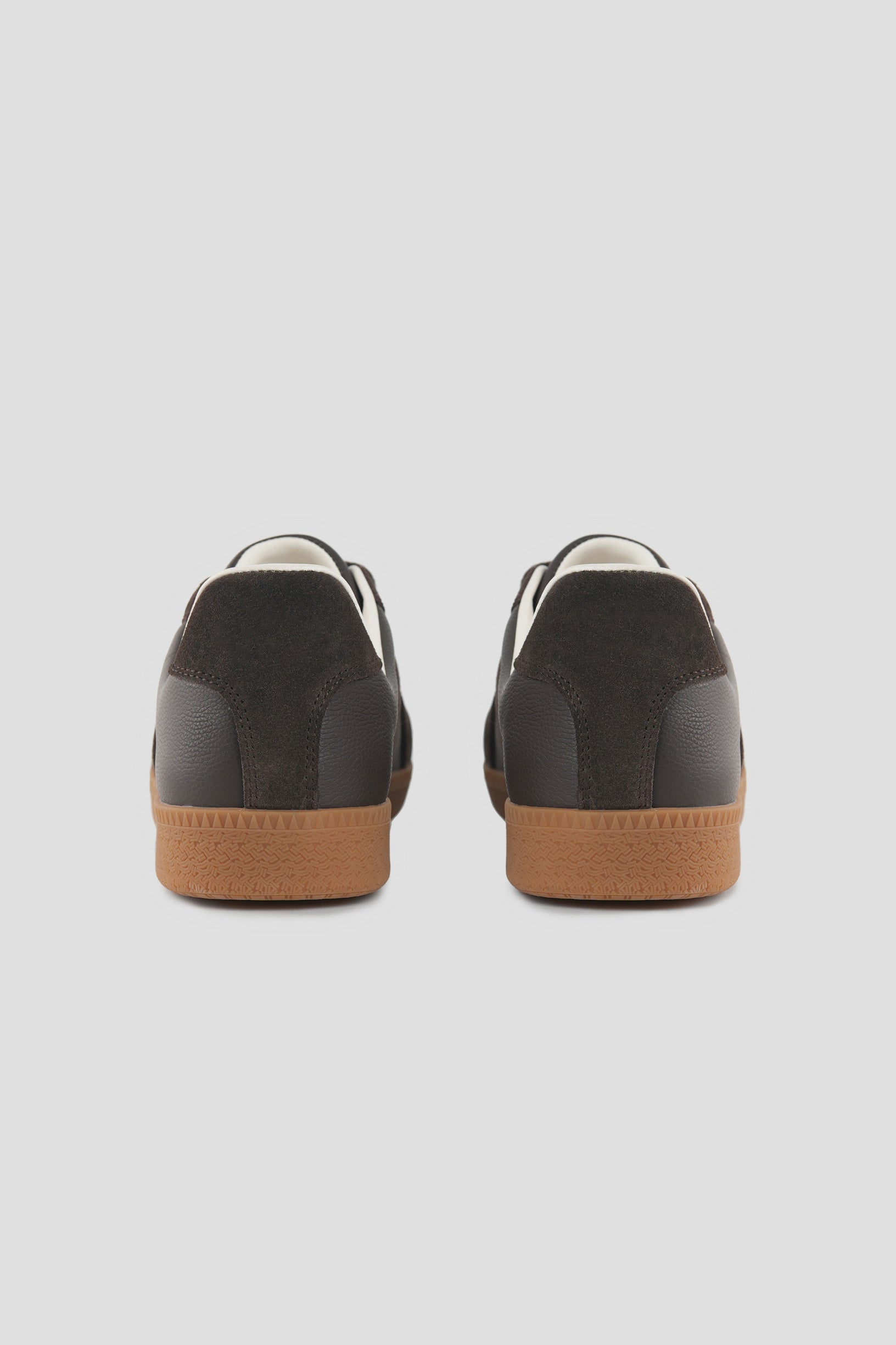 羊革を使用した、柔らかい中敷きのコンビネーションスニーカー