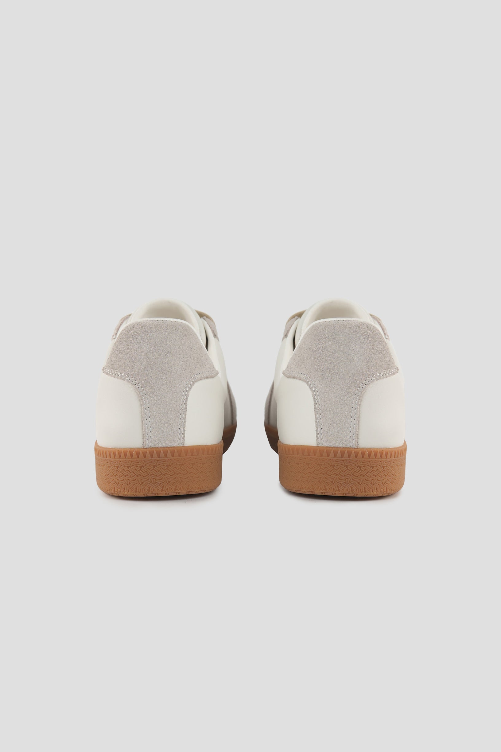 羊革を使用した、柔らかい中敷きのコンビネーションスニーカー