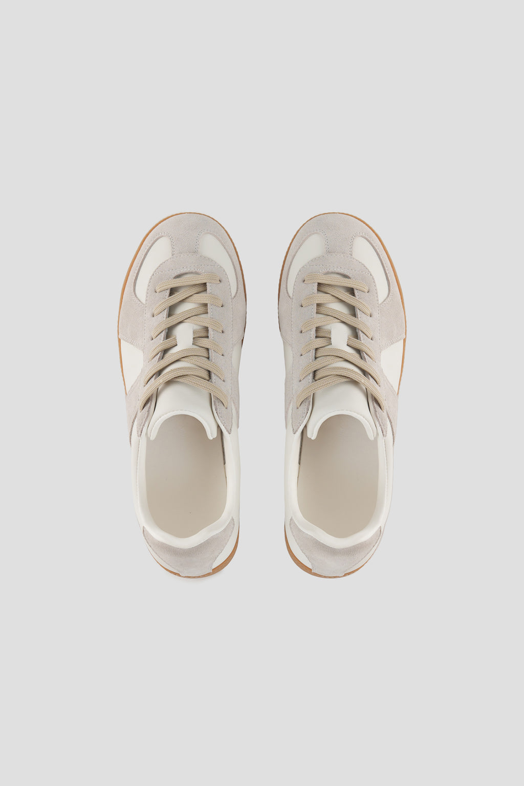 羊革を使用した、柔らかい中敷きのコンビネーションスニーカー